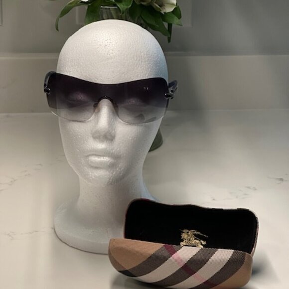 🔥🔥🔥Burberry Unisex Shield UV Sunglasses B3032 1003/8G Made in Italy - Picture 2 of 16